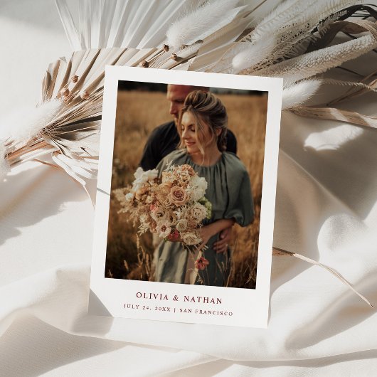 Weißer und dunkler Roter Text und Foto | Hochzeit Save The Date