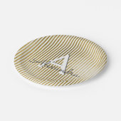 Weißer und goldener Streifen Monogramm Geburtstag Pappteller (Schrägansicht)