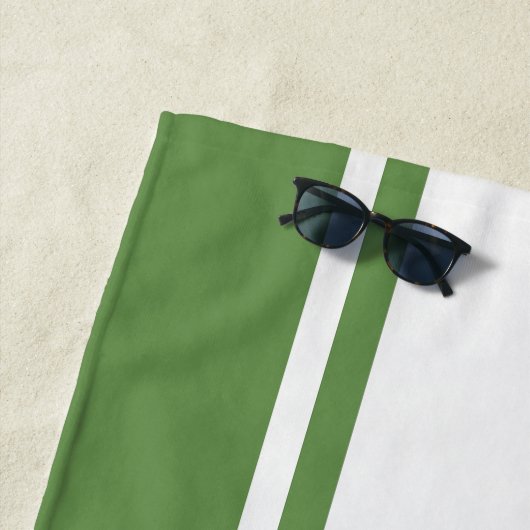Weißer und grüner Sport-Streifen-Name u. Zahl Strandtuch (Beispiel)