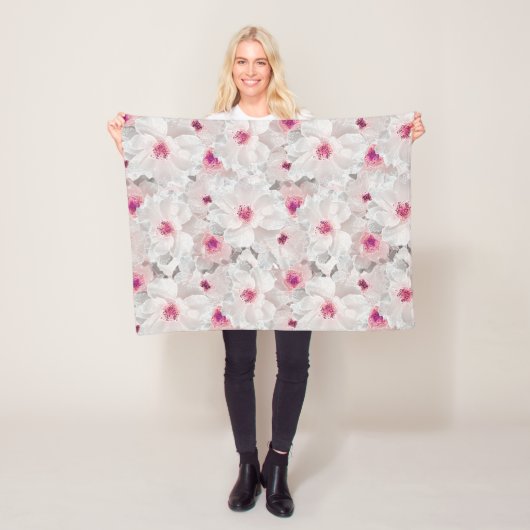 Weißer und rosafarbener Blumen Fleecedecke (Beispiel)