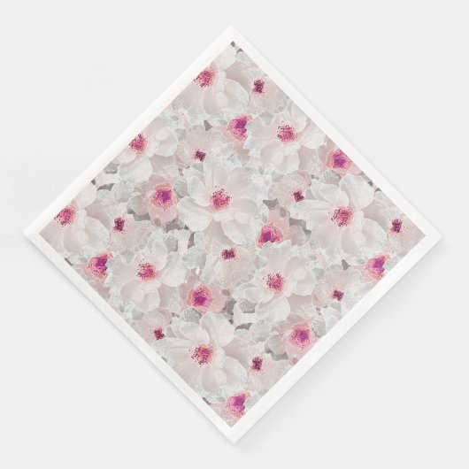 Weißer und rosafarbener Blumen Serviette (Ecke)