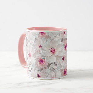 Weißer und rosafarbener Blumen Tasse