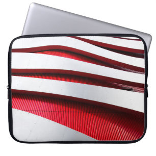 WEISSER UND ROTER METALLRAHMEN LAPTOPSCHUTZHÜLLE