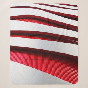 WEISSER UND ROTER METALLRAHMEN SHERPADECKE