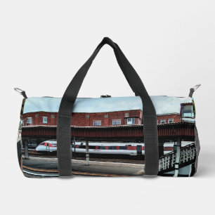 Weißer und roter Zug Duffle Bag
