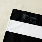 Weißer und schwarzer Streifen und Monogramm Strandtuch (Beispiel)