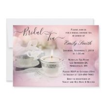 Weißer und silberer Teakup auf rosa Brautparty Tee