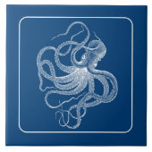 Weißer Vintager Wassertopf auf Navy Blue Fliese (Vorderseite)