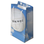 weißer Volleyball am Himmel Kleine Geschenktüte (Vorderseite Schrägansicht)