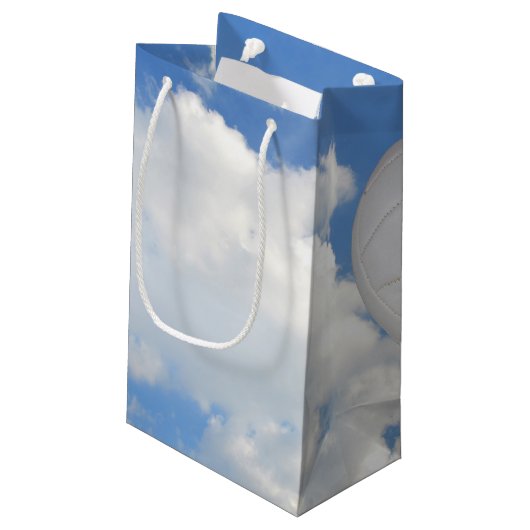 weißer Volleyball am Himmel Kleine Geschenktüte (Rückseite Schrägansicht)