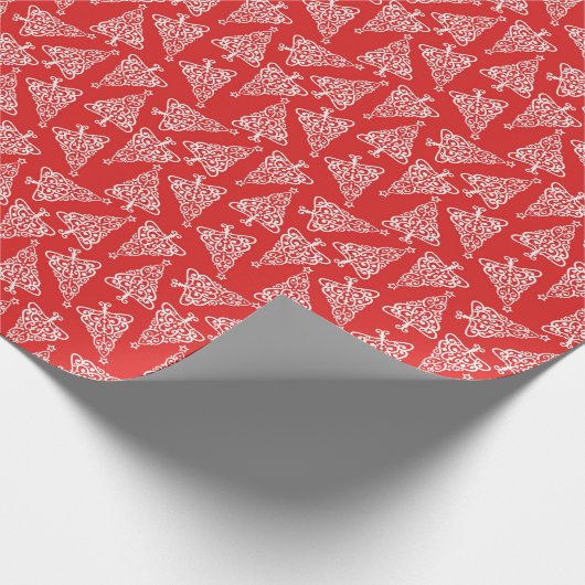 Weißer Weihnachtsbaum mit rotem Backing Geschenkpapier (Ecke)