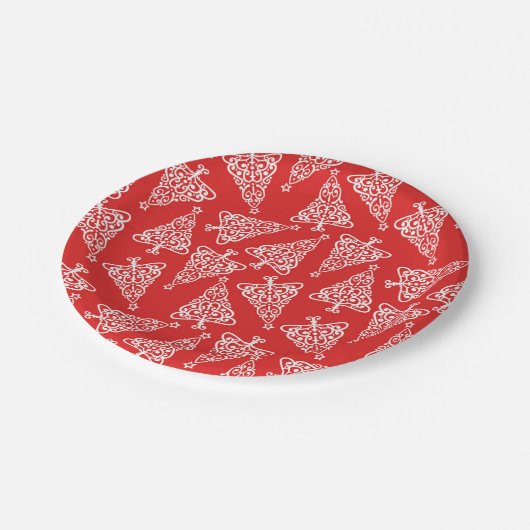 Weißer Weihnachtsbaum mit rotem Backing Runde Pappteller (Schrägansicht)