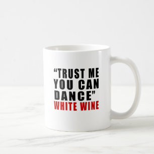 WEISSER WEIN VERTRAUEN, DASS ICH, DEN SIE TANZEN KAFFEETASSE