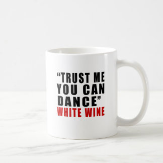 WEISSER WEIN VERTRAUEN, DASS ICH, DEN SIE TANZEN KAFFEETASSE