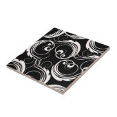 Weißer Wirbel auf Schwarzem Fliese (Seite)