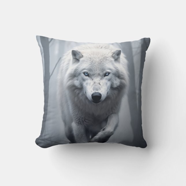 Weißer Wolf im Foggy Forest Kissen (Vorderseite)