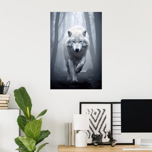 Weißer Wolf im Foggy Forest Poster (Heimbüro)