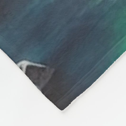 Weißer Wolf unter der Nordlichtblanket Fleecedecke (Ecke)