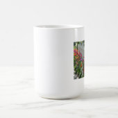 Weißer Zaun mit Tulips-Tasse Kaffeetasse (Mittel)