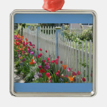 Weißer Zaun mit Tulips-Urlaubsornament