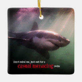 Weißer Zeigerhai unter Wasser Keramikornament