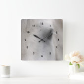 Weißes Auge eines Pferdes Quadratische Wanduhr (Zuhause)