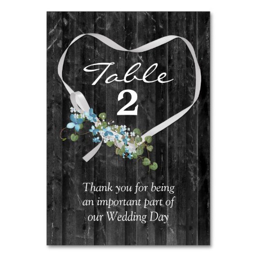 Weißes Band Herz auf grauem Barnwood Tischnummer (Rückseite)