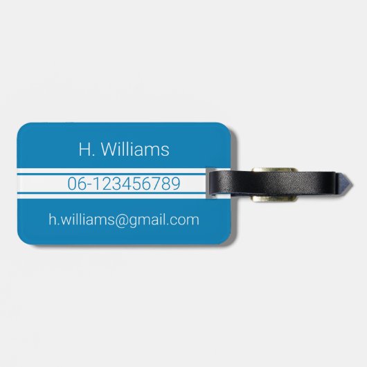 Weißes Band und ovales Schild mit Monogramm auf bl Gepäckanhänger (Rückseite horizontal)