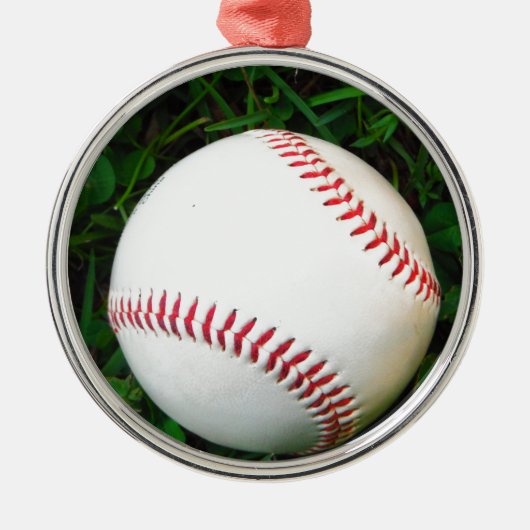 Weißes Baseball mit rotem Stich Ornament Aus Metall (Vorne)