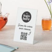 Weißes Basis-Logo-Menü-QR-Code für Geschäftsmenüs Sockelschild (In SItu)