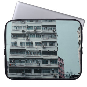WEIßES BETONGEBÄUDE LAPTOPSCHUTZHÜLLE
