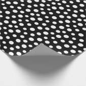 Weißes Blatt auf schwarzem Wrapping Paper Geschenkpapier (Ecke)