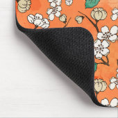 Weißes Blumendesign in Orange Mousepad (Ecke)