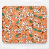 Weißes Blumendesign in Orange Mousepad (Vorne)