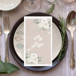 Weißes Blumenmuster, beigefarbenes Firmenlogo Serviette