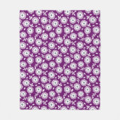 Weißes Blumenmuster lila Hintergrund Fleecedecke (Vorderseite)