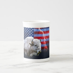 Weißes Buffalo mit amerikanischer Flagge und Blitz Porzellantasse