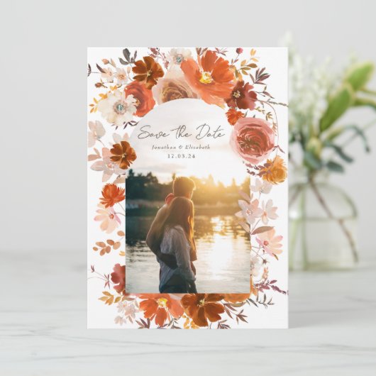 Weißes Burnt Orange Floral Wedding Arch Foto Save The Date (Stehend Vorderseite)