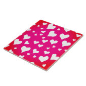 Weißes Chalk Herz auf Fuchsia Pink Fliese (Seite)