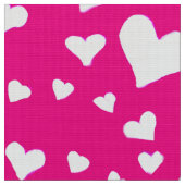 Weißes Chalk Herz auf Fuchsia Pink Stoff (Nahaufnahme)