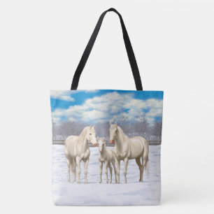 Weißes Cremello Quarter Pferde im Schnee Tasche