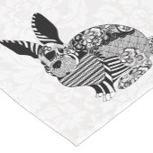 Weißes Damast Schwarz-weißes Kaninchen Kurzer Tischläufer (Ecke)