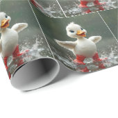 Weißes Duckling in einer Regenpuppe Geschenkpapier (Rolleneckpunkt)
