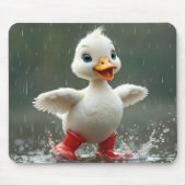 Weißes Duckling in einer Regenpuppe Mousepad (Vorne)