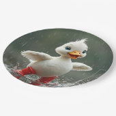 Weißes Duckling in einer Regenpuppe Pappteller (Schrägansicht)