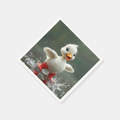 Weißes Duckling in einer Regenpuppe Serviette (Ecke)
