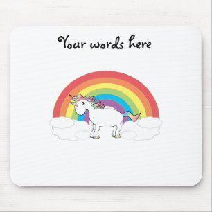 Weißes Einhorn auf Regenbogen und Wolken Mousepad