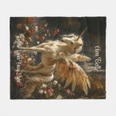 Weißes Einhorn mit Flügeln in einem Blumenwald Fleecedecke (Vorderseite (Horizontal))