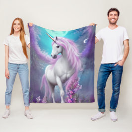 Weißes Einhorn mit violetten Blumen & Mond. Fleecedecke