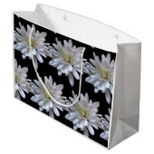 Weißes Farbmuster, weiße Blume Große Geschenktüte (Rückseite Schrägansicht)
